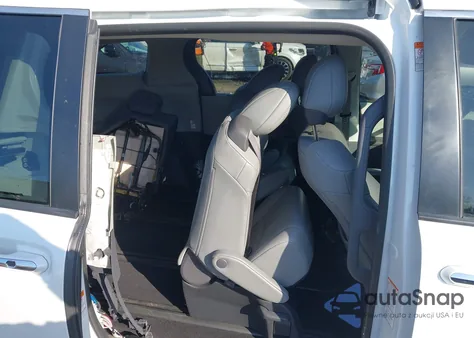 2022 Toyota Sienna Xle z USA, uszkodzony, nr VIN 5TDJRKEC2NS101604